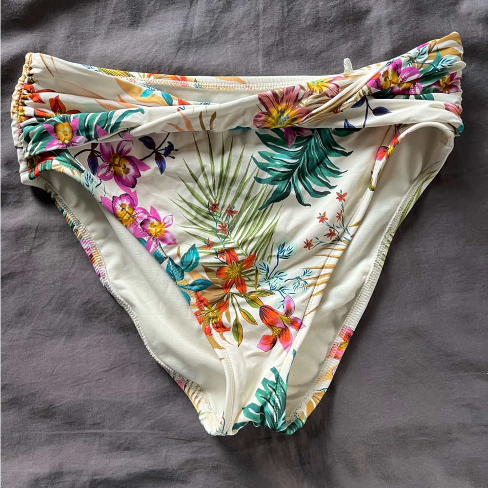 High waisted cheeky swimsuit bottom
